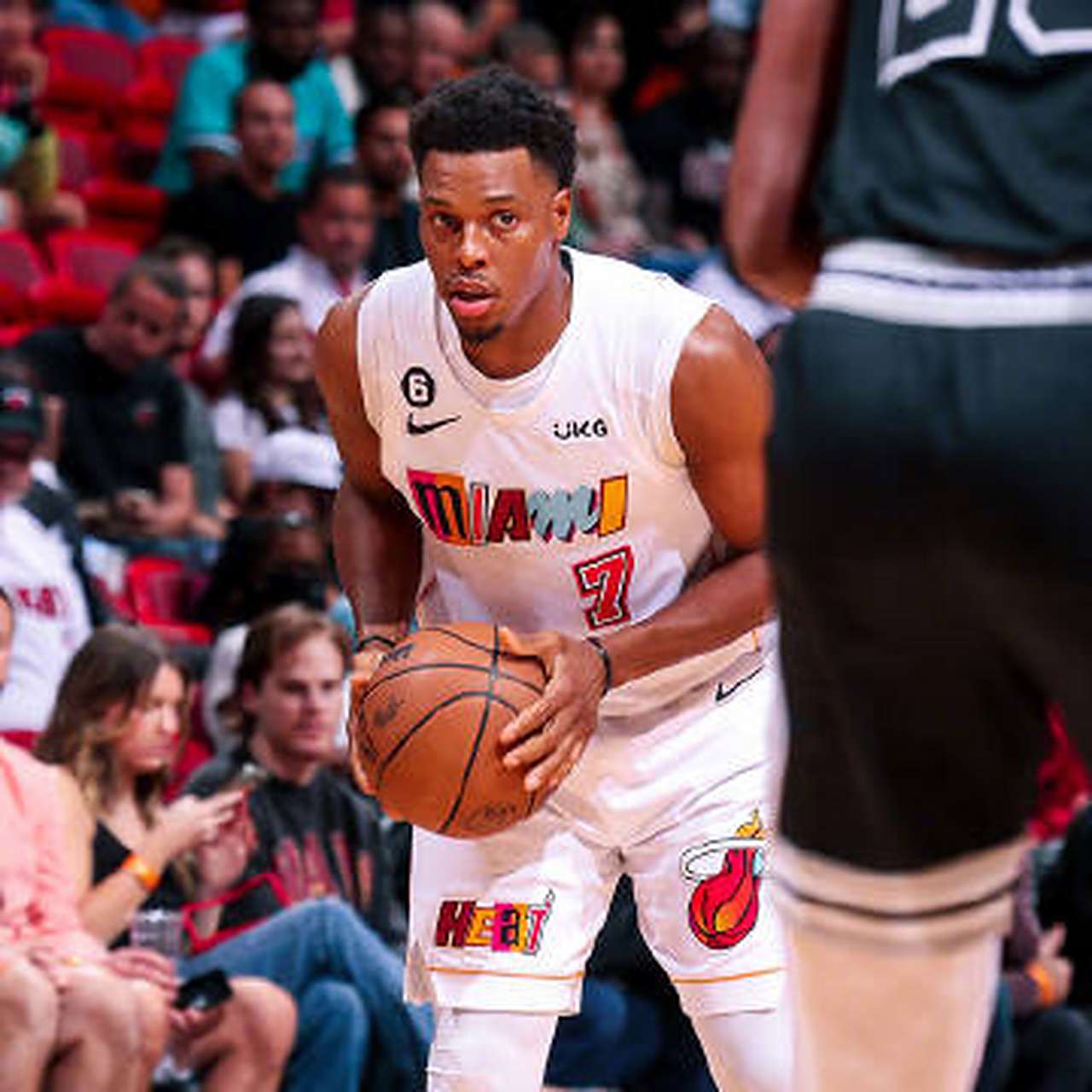 爱游戏APP-热火核心球员伤退，球队未来走势成疑，图片.-爱游戏APP