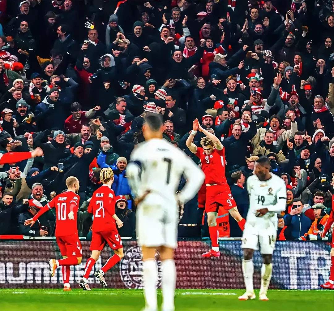 爱游戏APP-C罗重返赛场，险胜首场状态出色，RNG观众沸腾！比赛高潮迭起-爱游戏APP